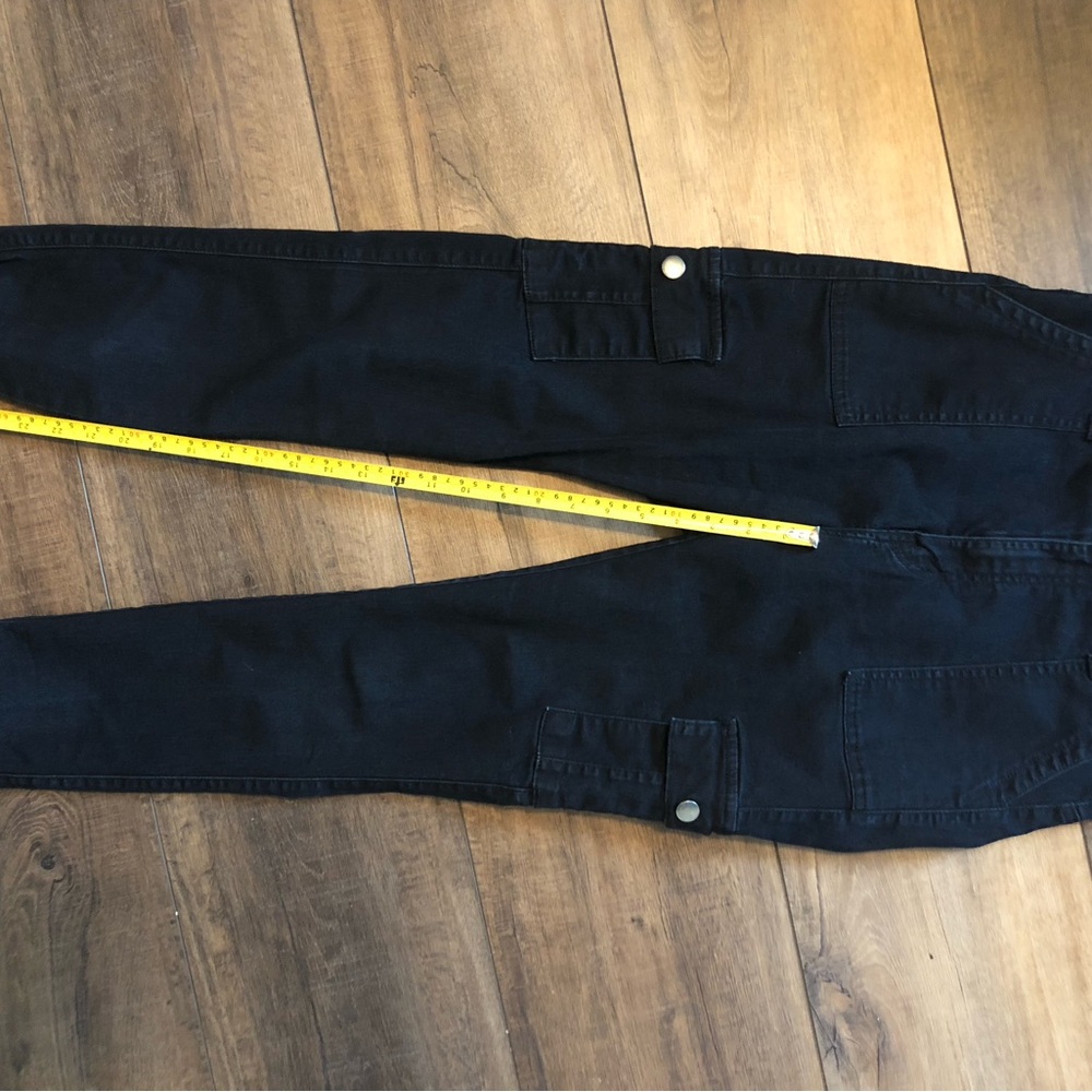 Sleek Black Skinny Pants for a Modern Look